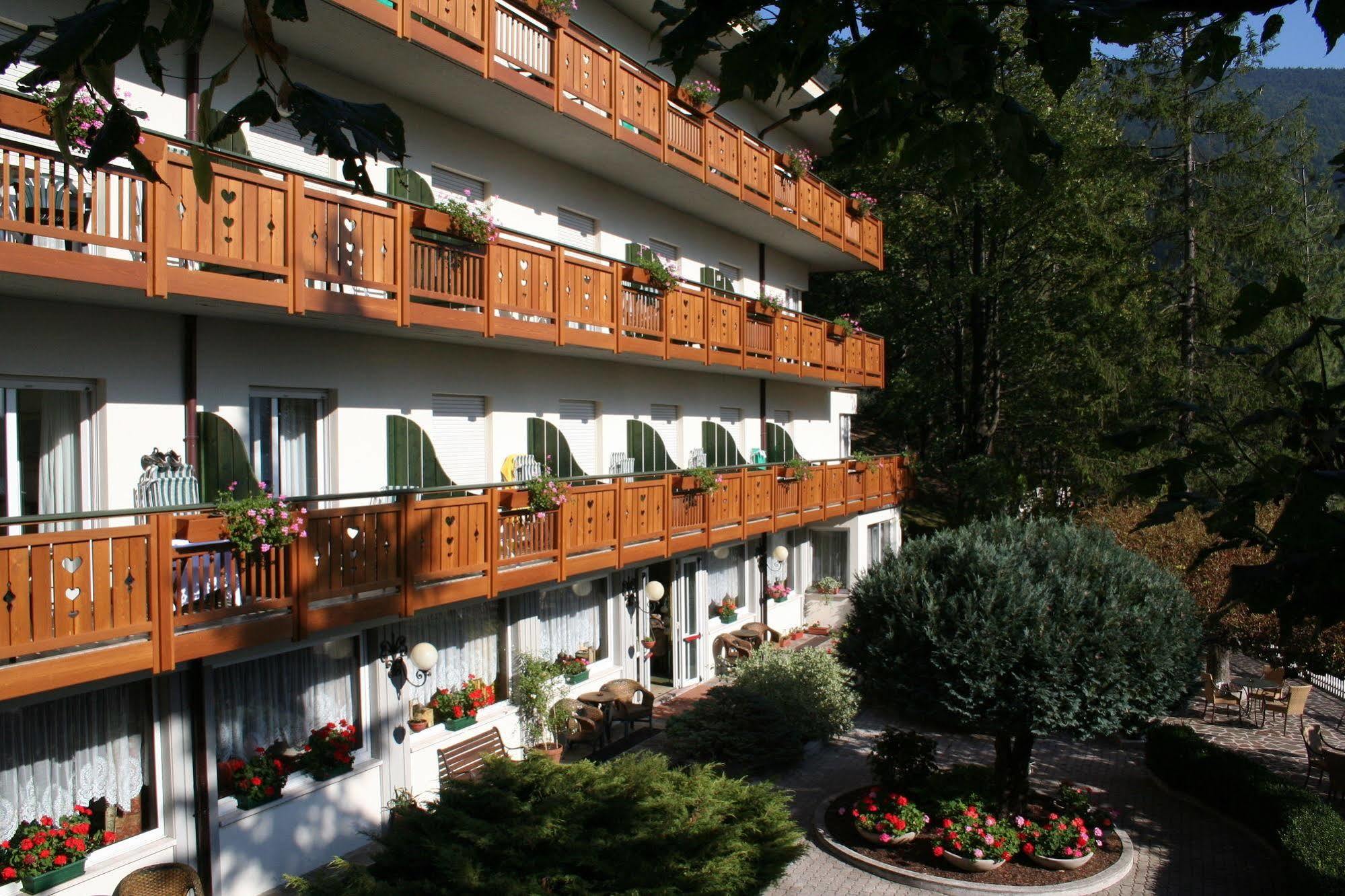 Hotel Miralago Wellness - Adults Only Molveno Eksteriør bilde